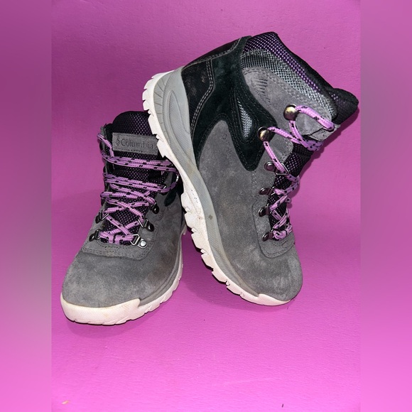 Columbia Shoes - Columbia newton ridge waterproof hiking boot women size 6